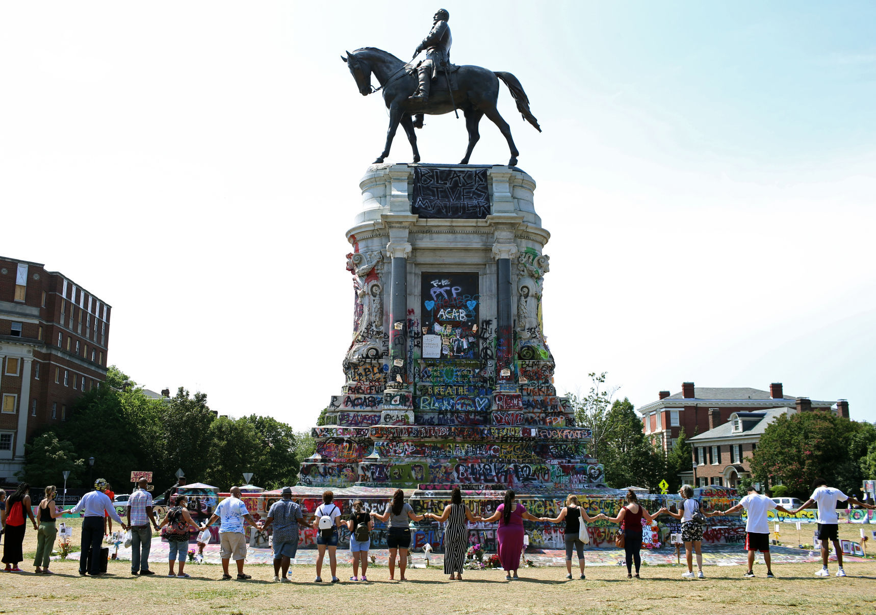 Wildline at the Lee monument